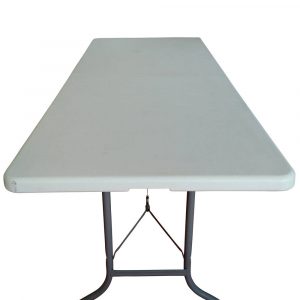 Rechteckiger Tisch aus weißem Polyethylen