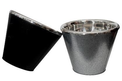 Stylische Getränkekühler in schwarz oder silber